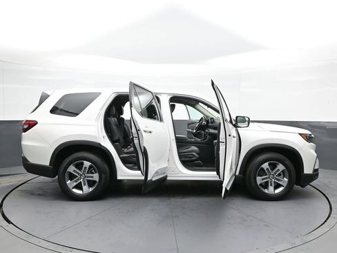 Used 2023 Honda Pilot EX-L image 43