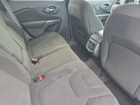 Used 2019 Jeep Cherokee Latitude w/ Popular Appearance Group FWD image 15