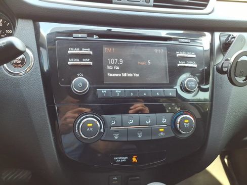 Used 2015 Nissan Rogue SV FWD image 10