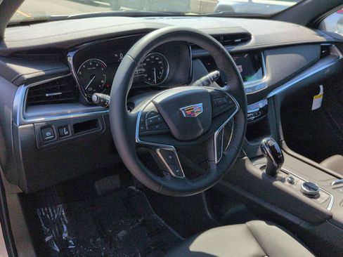 New 2025 Cadillac XT5 Luxury image 12