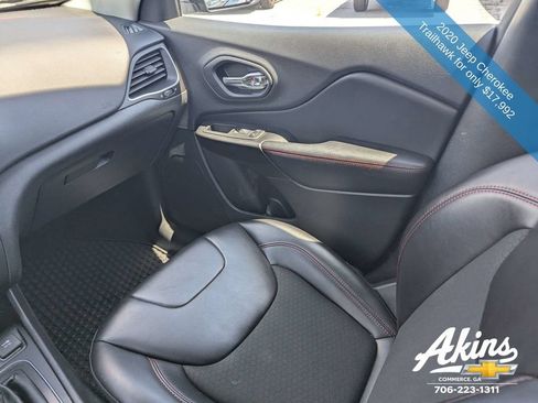 Used 2020 Jeep Cherokee Trailhawk w/ Comfort/Convenience Group AWD/4WD image 17