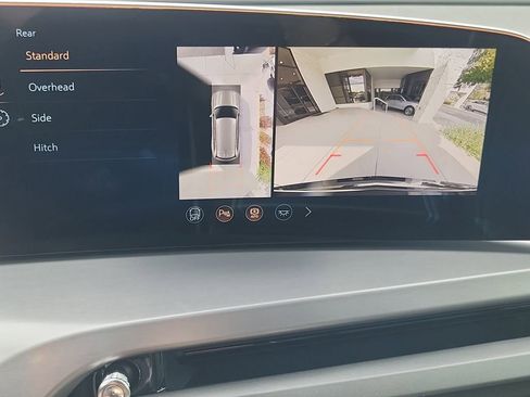 New 2026 Cadillac Vistiq Platinum AWD/4WD image 17