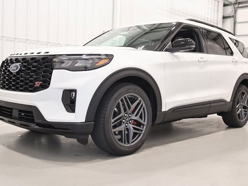 New 2026 Ford Explorer ST w/ Sun And Sound Package image 4