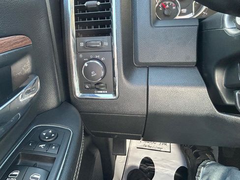 Used 2018 RAM 1500 Laramie w/ Convenience Group AWD/4WD image 30