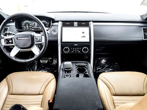 Used 2024 Land Rover Discovery Dynamic SE image 29