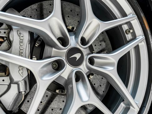 Used 2024 McLaren 750S Spider RWD image 26