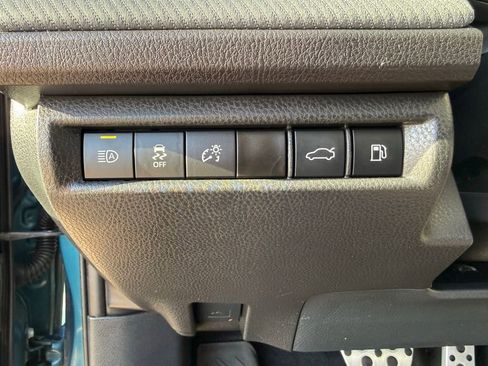 Used 2025 Toyota Camry SE w/ Convenience Package image 23