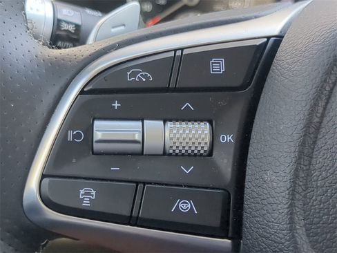 Used 2025 Genesis G70 2.5T image 24