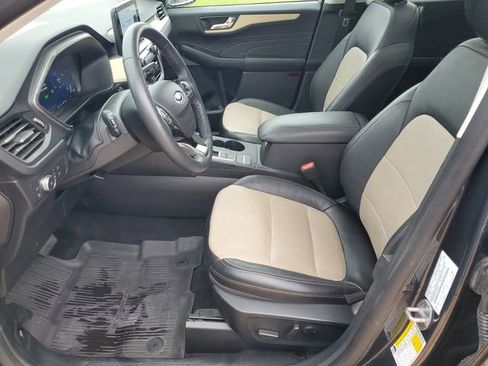 Used 2022 Ford Escape Titanium w/ Titanium Premium Package FWD image 6