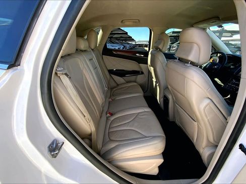 Used 2018 Lincoln MKC Select w/ Select Plus Package image 19