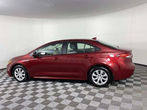 Used 2025 Toyota Corolla LE FWD image 5
