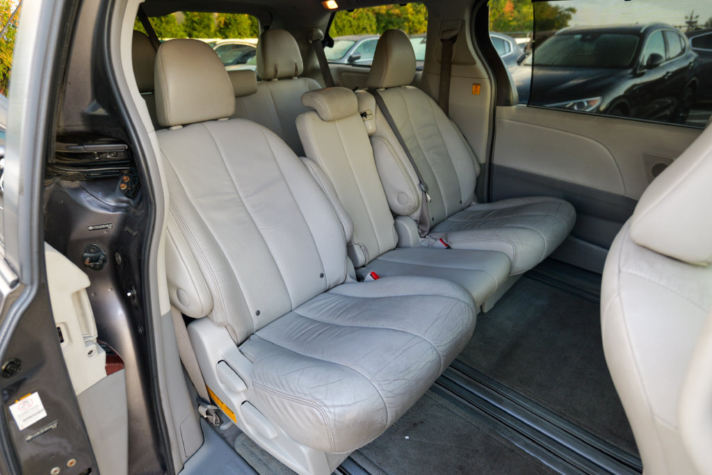 Used 2011 Toyota Sienna XLE w/ Premium Pkg FWD image 27