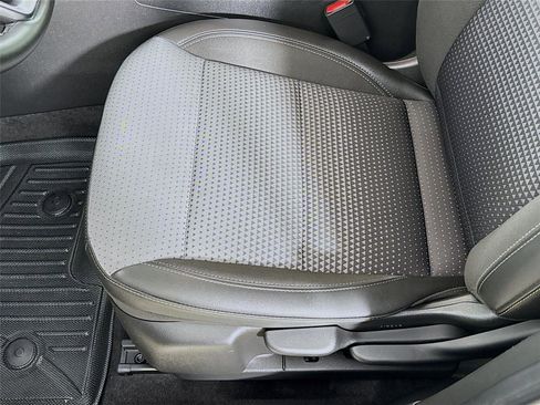 Used 2024 Chevrolet Trax LT w/ Sunroof Package image 18