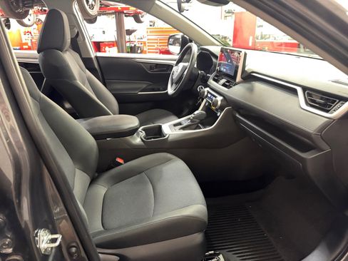Certified 2025 Toyota RAV4 LE AWD/4WD image 19