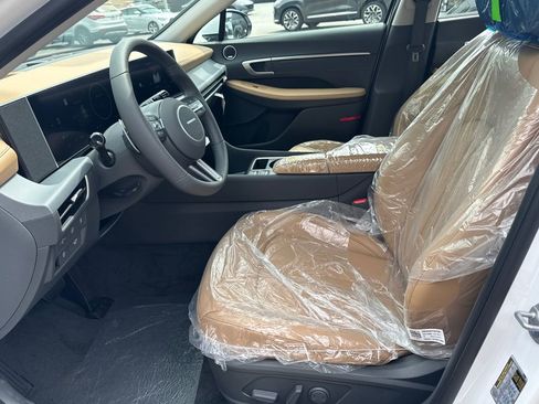 New 2025 Hyundai Sonata Limited image 9