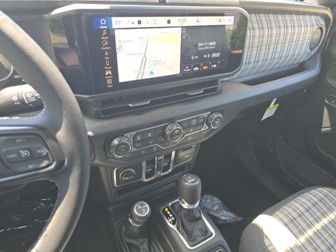 New 2026 Jeep Gladiator Sport AWD/4WD image 18