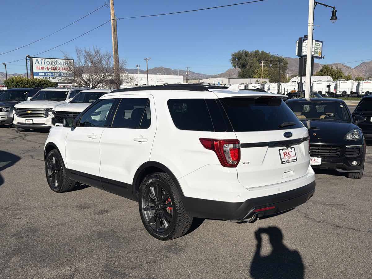 Used 2017 Ford Explorer XLT w/ Equipment Group 202A AWD/4WD image 3