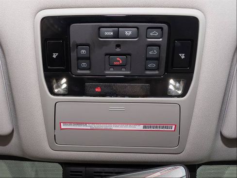 Used 2024 Toyota Grand Highlander AWD image 17