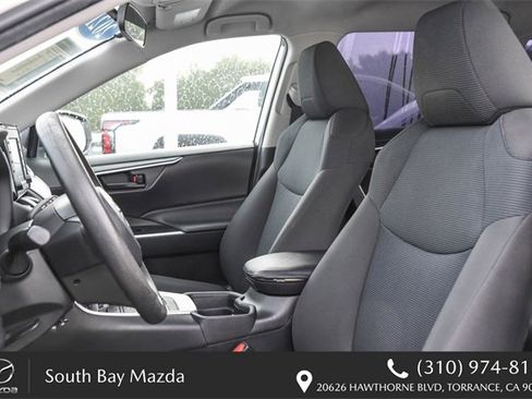 Used 2021 Toyota RAV4 LE image 16