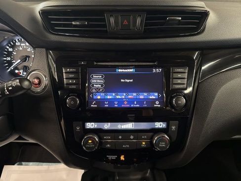 Used 2019 Nissan Rogue Sport SV w/ Technology Package image 14