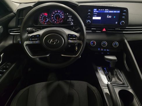 Used 2021 Hyundai Elantra SE FWD image 22