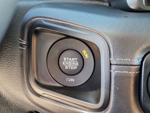 Used 2025 Jeep Wrangler Unlimited Sahara image 22