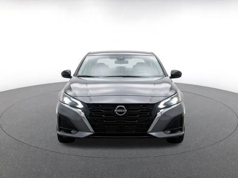 Used 2025 Nissan Altima 2.5 SV FWD image 2