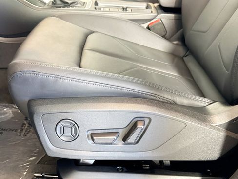 New 2025 Audi Q3 2.0T Premium image 17