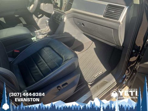 Used 2022 Volkswagen Atlas SEL Premium image 17