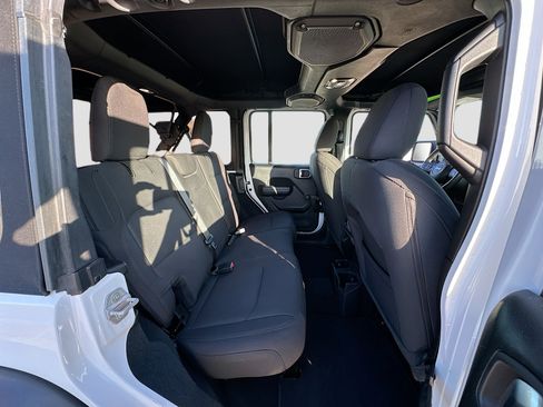 Used 2022 Jeep Wrangler Unlimited Sport image 24