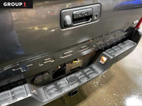 Used 2022 Toyota Tacoma SR5 w/ Technology Package RWD image 10