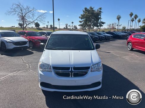 Used 2017 Dodge Grand Caravan SE image 2