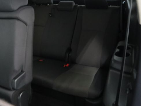 Used 2025 Toyota Highlander LE FWD image 32