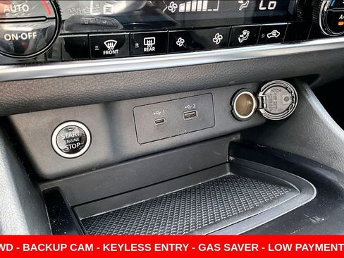 Used 2023 Nissan Rogue SV image 16