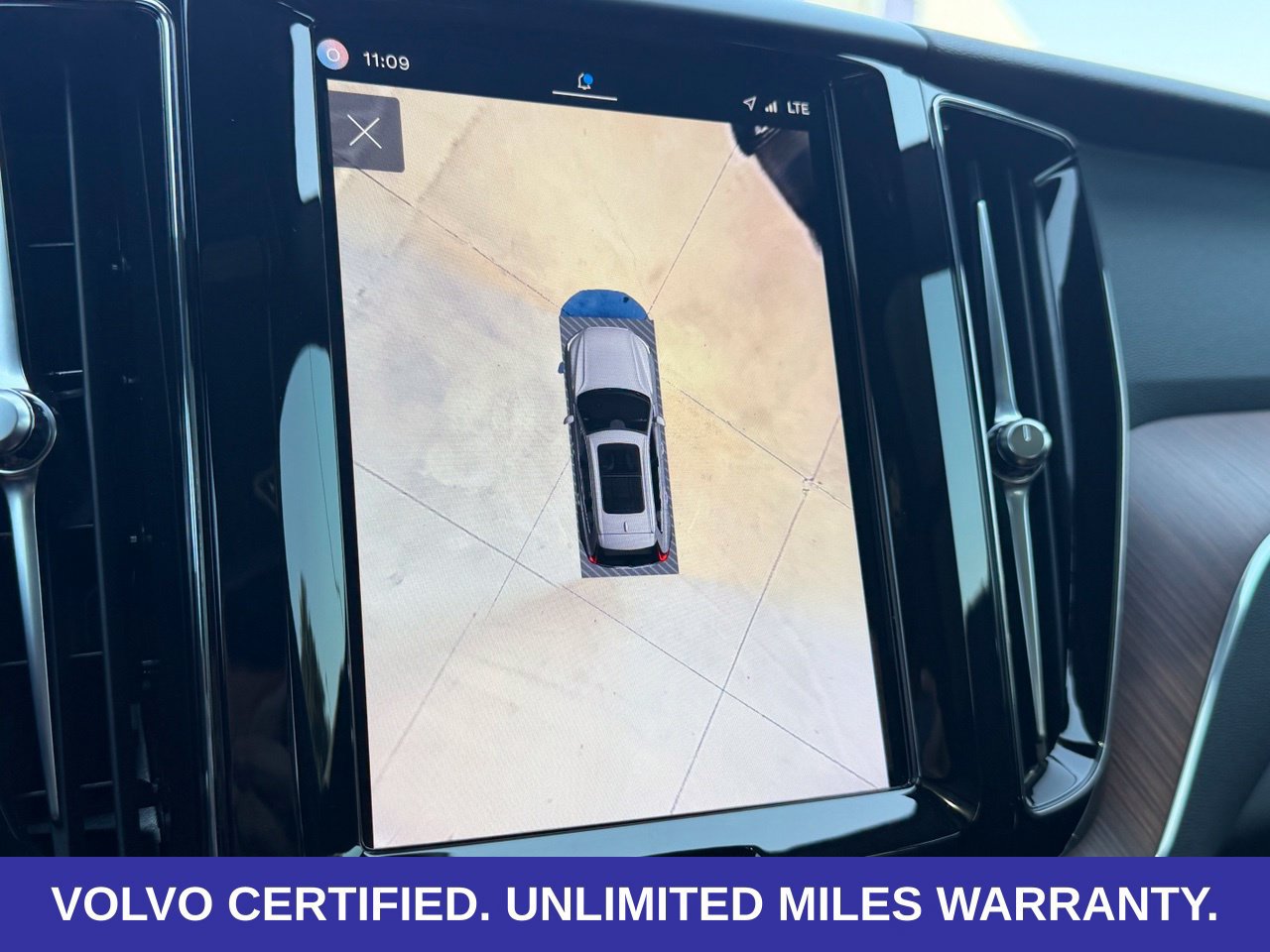 Certified 2024 Volvo XC60 T8 Plus w/ Protection Package Premier AWD/4WD image 25