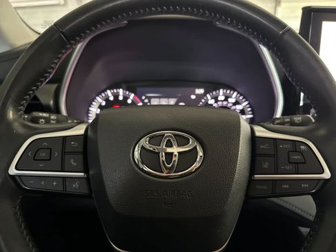 Used 2023 Toyota Highlander XLE FWD image 26