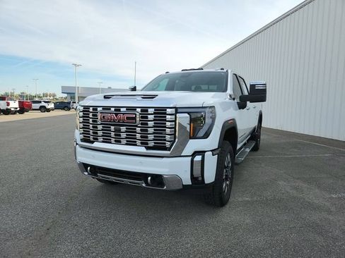 Used 2025 GMC Sierra 2500 Denali image 4