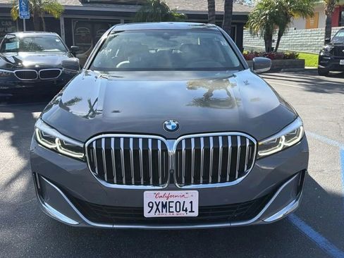 Used 2022 BMW 740i w/ Premium Package RWD image 2