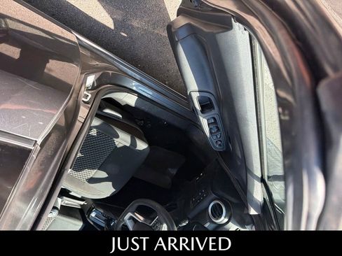 Used 2020 Nissan Versa S FWD image 9