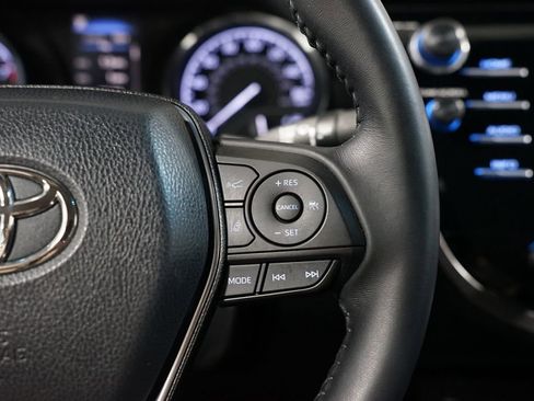 Used 2018 Toyota Camry SE w/ Convenience Package FWD image 13