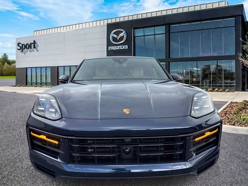 Used 2024 Porsche Cayenne Coupe AWD/4WD image 8