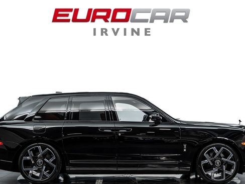 Used 2022 Rolls-Royce Cullinan Black Badge AWD/4WD image 7