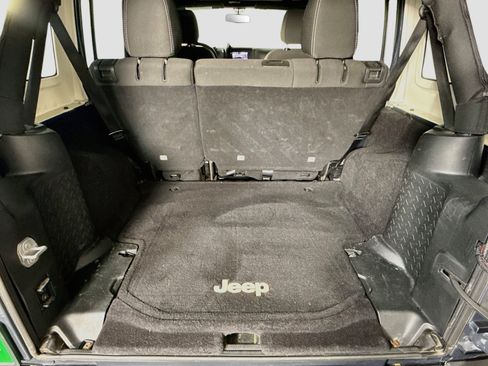 Used 2016 Jeep Wrangler Unlimited Sahara AWD/4WD image 35