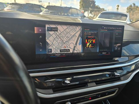 Used 2023 BMW X7 xDrive40i w/ M Sport Package image 29