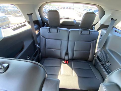 Used 2022 Ford Explorer XLT w/ Equipment Group 202A AWD/4WD image 25