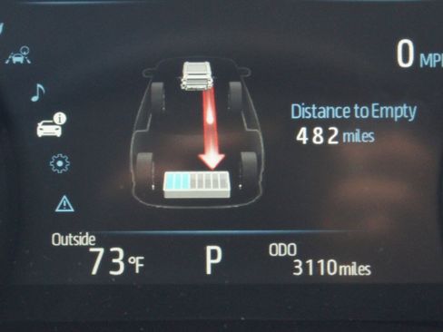 Used 2025 Toyota Sienna XLE w/ XLE Plus Package AWD/4WD image 4