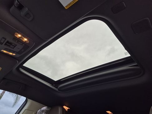 Used 2024 Toyota Sienna Platinum FWD image 27