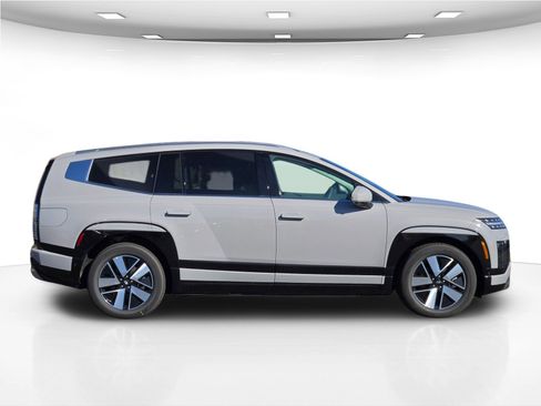 New 2026 Hyundai Ioniq 9 SEL image 9