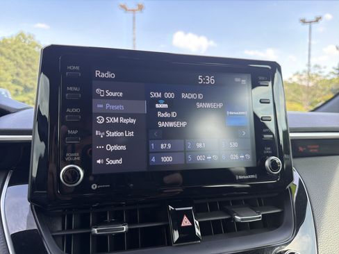 Used 2022 Toyota Corolla SE FWD image 6