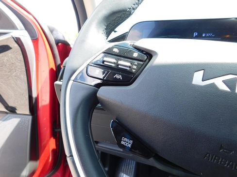 Used 2023 Kia Niro EX FWD image 21